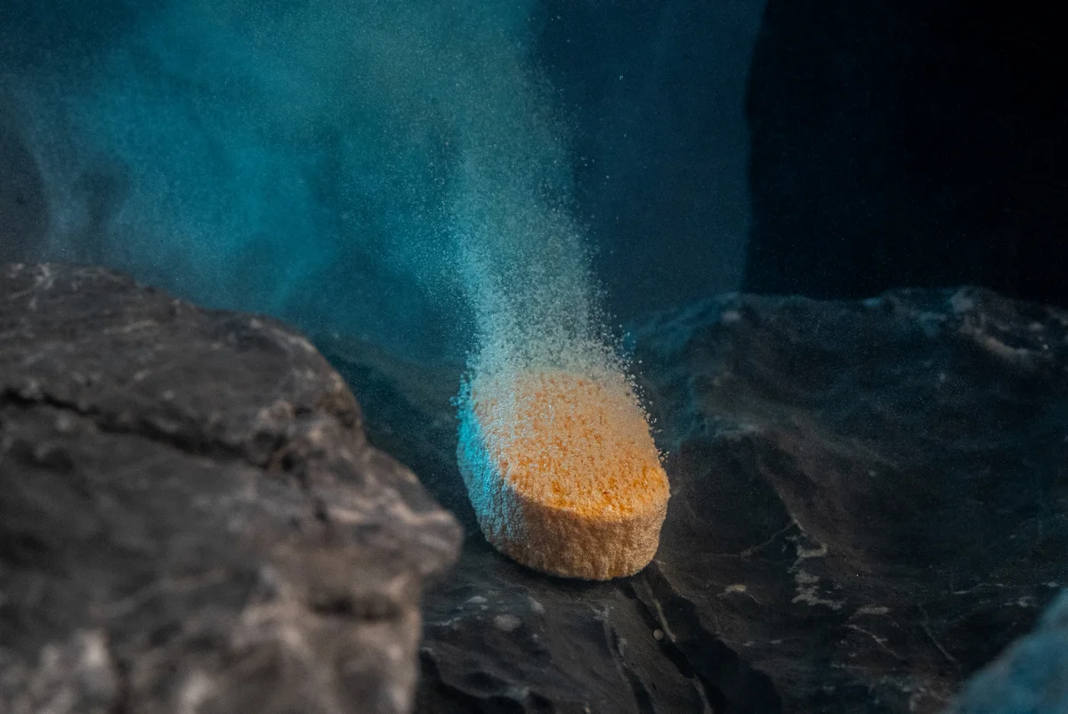 Bucket with hot water preparation